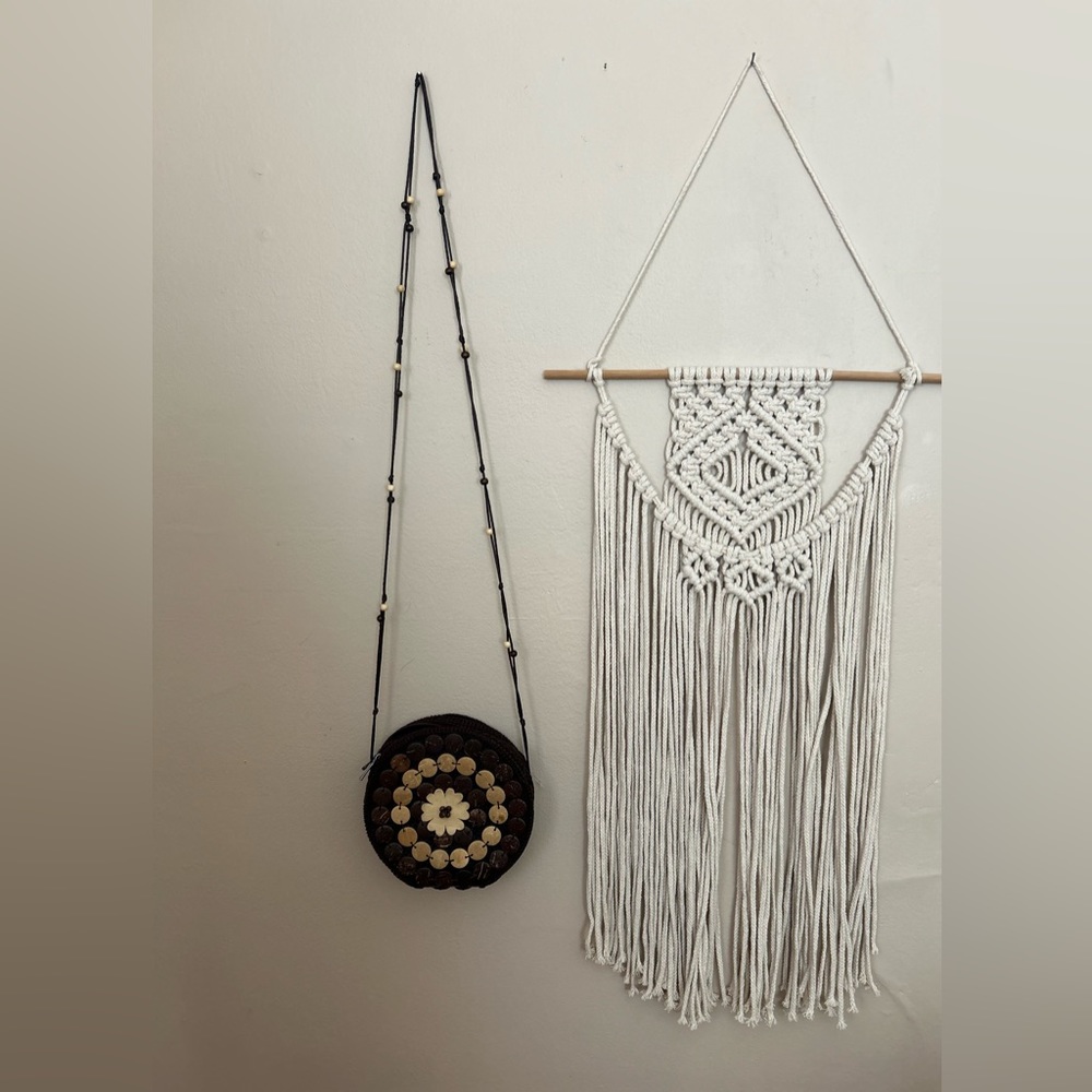 Coconut shell round sling crossbody bag